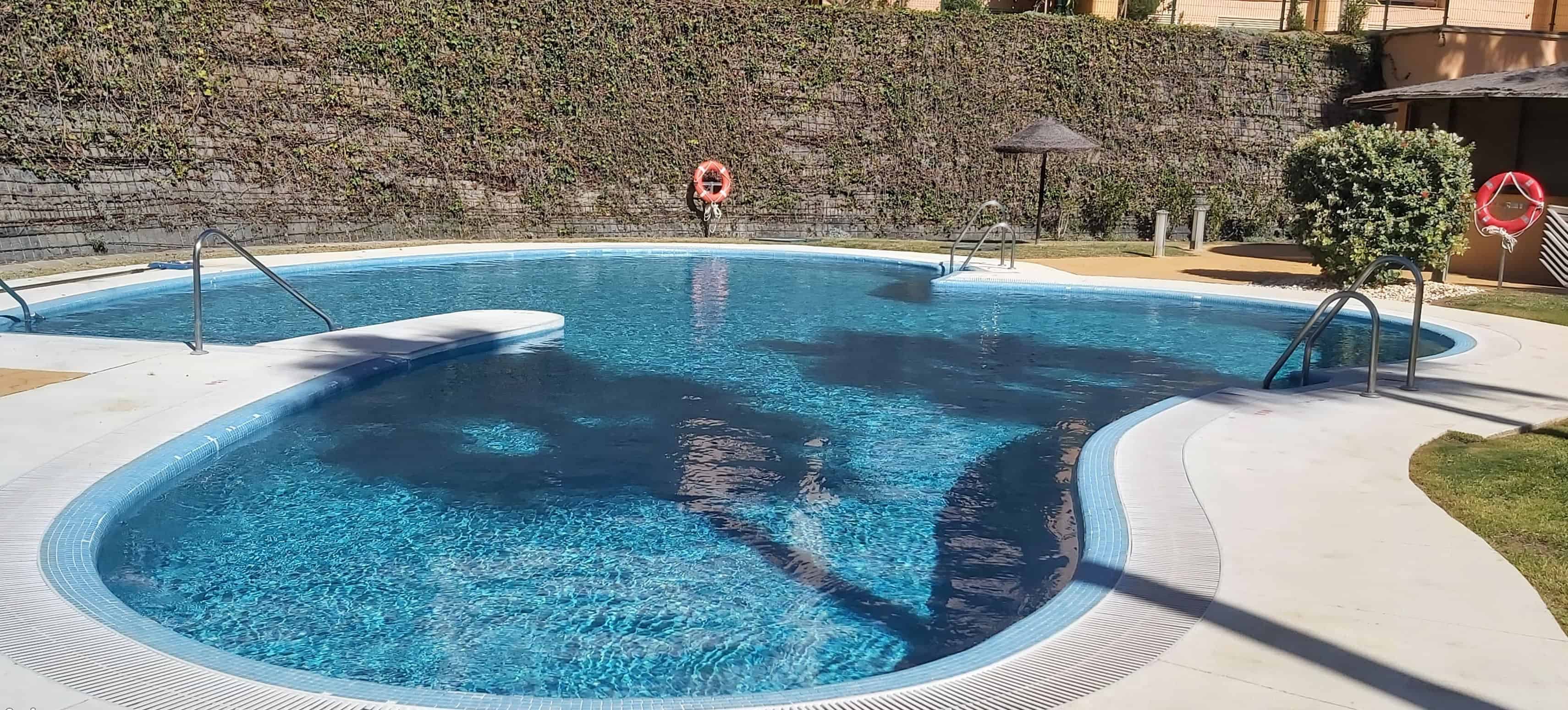 cuales son las ventajas e inconvenientes de una piscina de agua con cloro